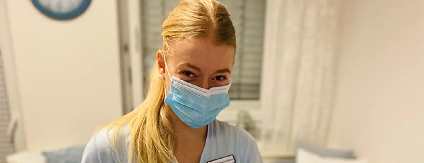 Maria bei der Arbeit als Intensivpflegekraft der IC Home 24